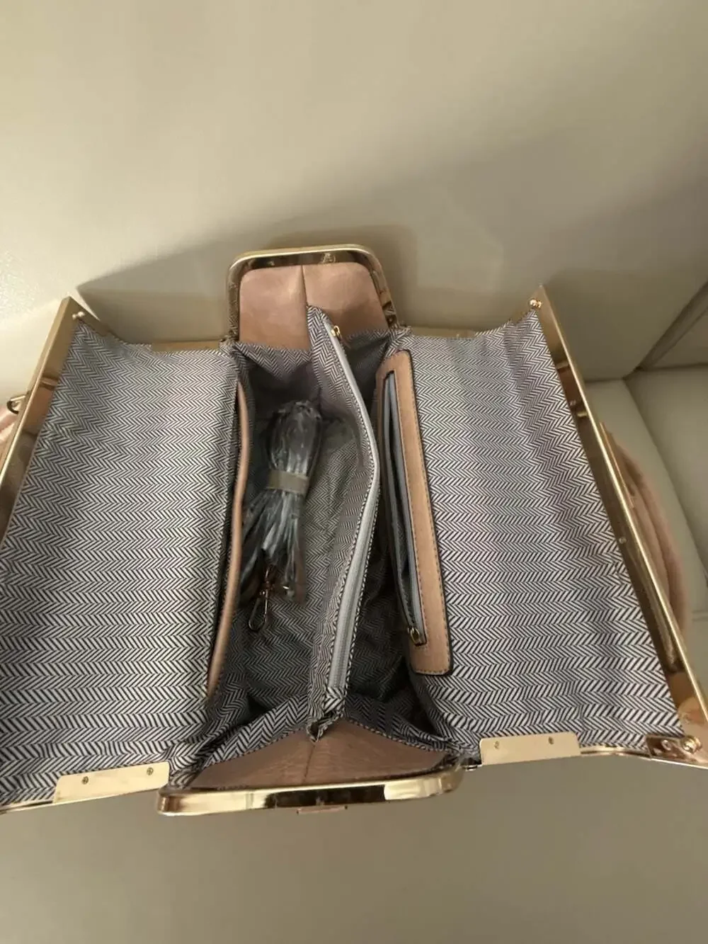 UNIQUE DESIGN BAG W/CROSSBODY STRAP